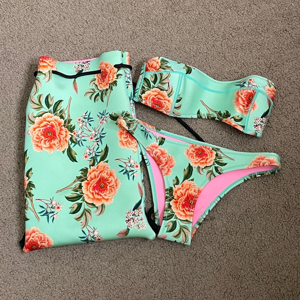 New Triangl Lola Bikini Peppermint Floral Blooms Vert Green with bag